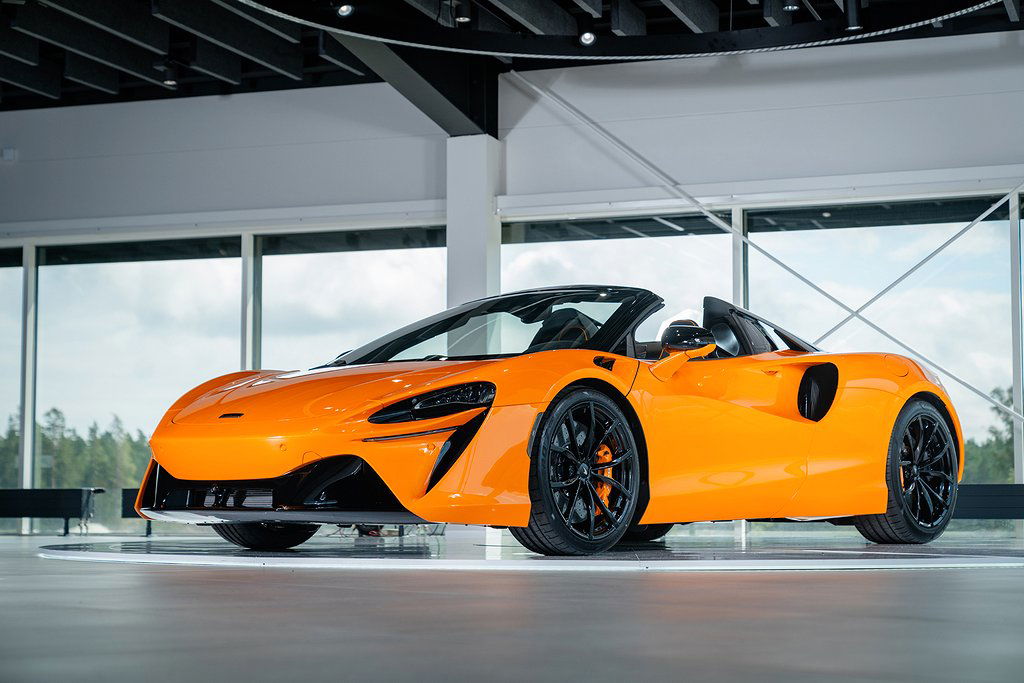 McLaren Artura 2024