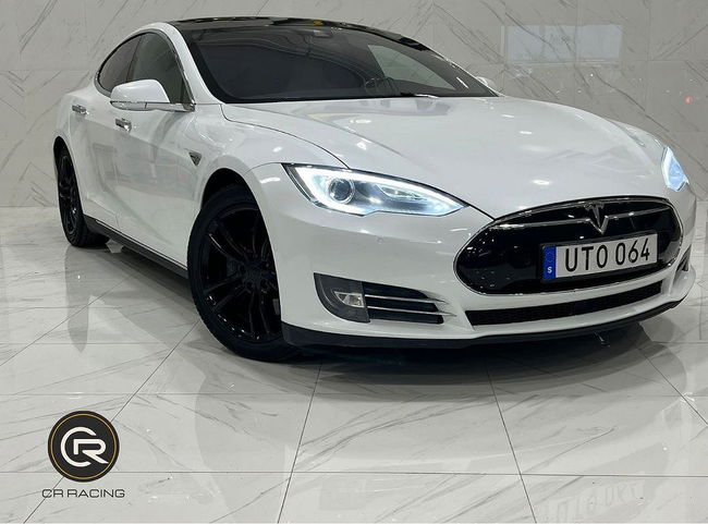 Tesla Model S 2015