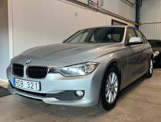 BMW 3 Series 318 2012