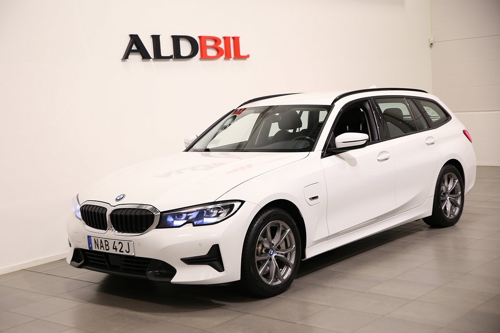 BMW 3 Series 330e 2022