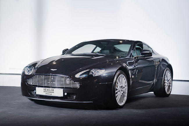 Aston Martin Vantage 2011