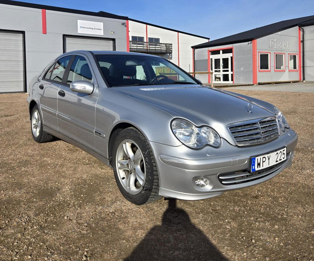 Mercedes-Benz C 2005