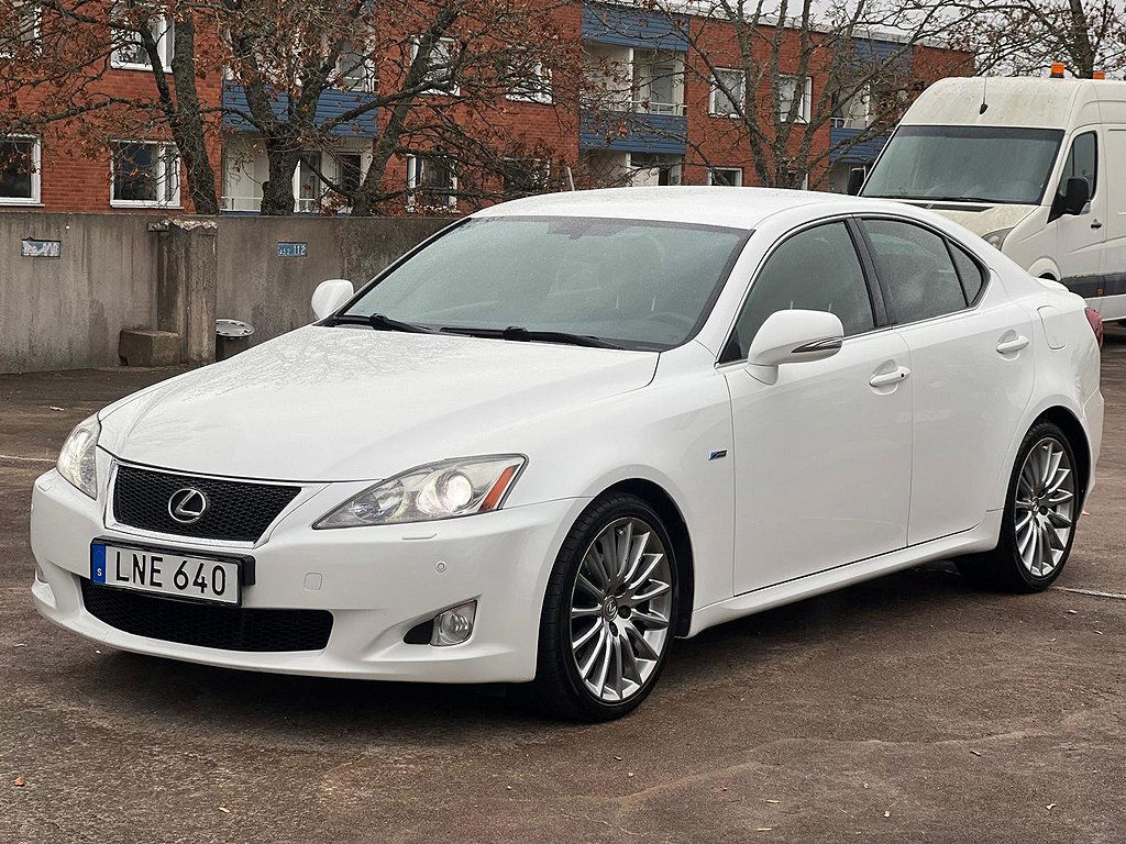 Lexus IS 2010