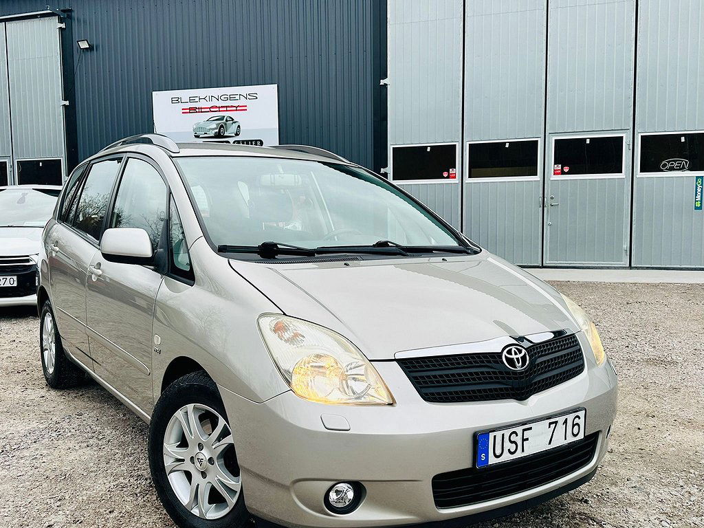 Toyota Corolla Verso 2003