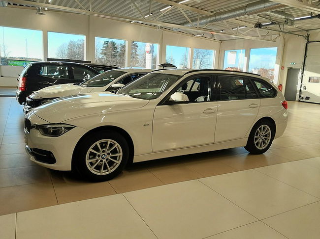 BMW 3 Series 318 2015