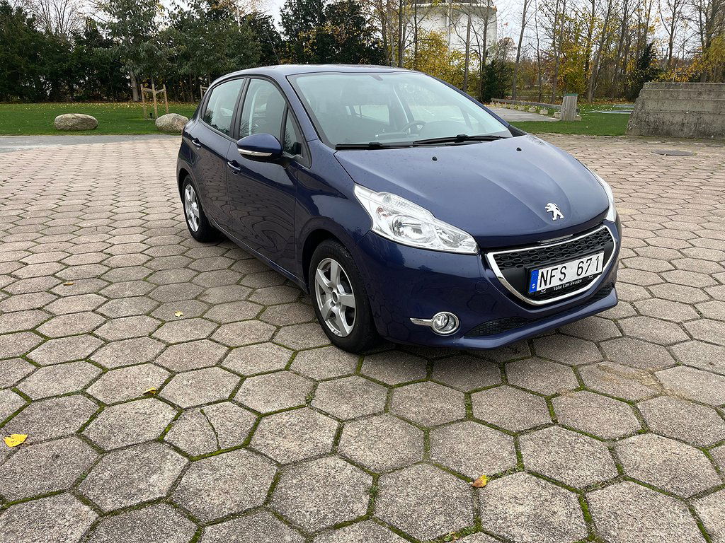 Peugeot 208 2012