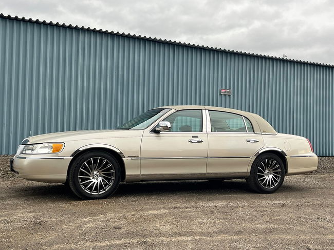 Lincoln Town Car 2000