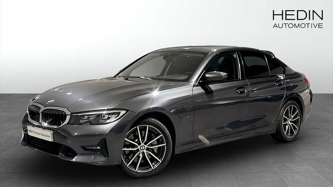 BMW 3 Series 330e 2021