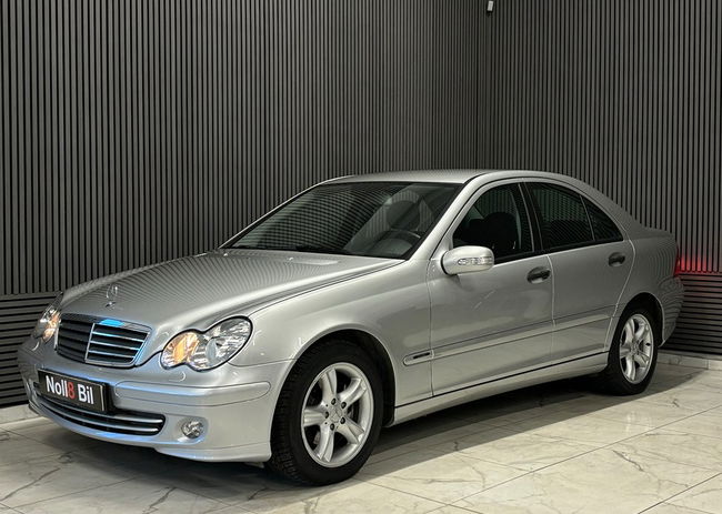 Mercedes-Benz C 2004