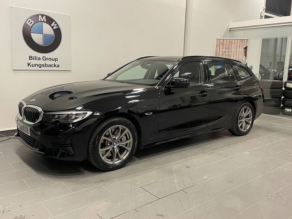 BMW 3 Series 330e 2022