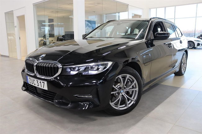 BMW 3 Series 330e 2021