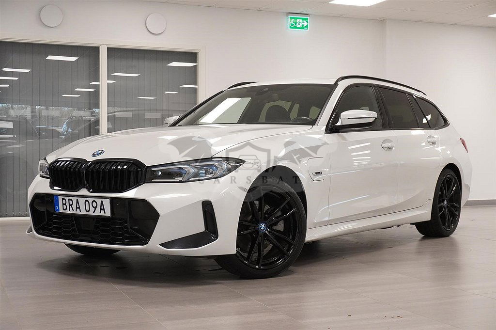 BMW 3 Series 330e 2022