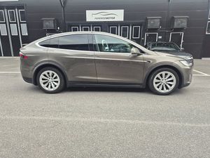 Tesla Model X 2016