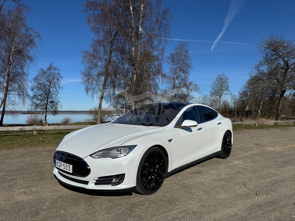 Tesla Model S 2015