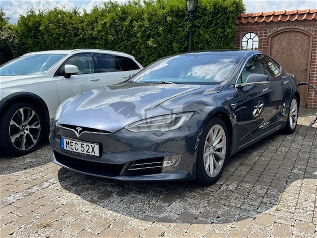 Tesla Model S 2021