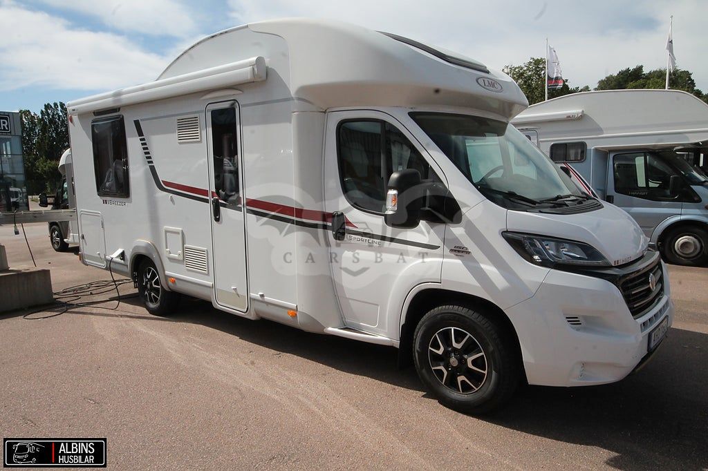 Lmc h 607 / queenbed / taksäng / dragkrok 2016