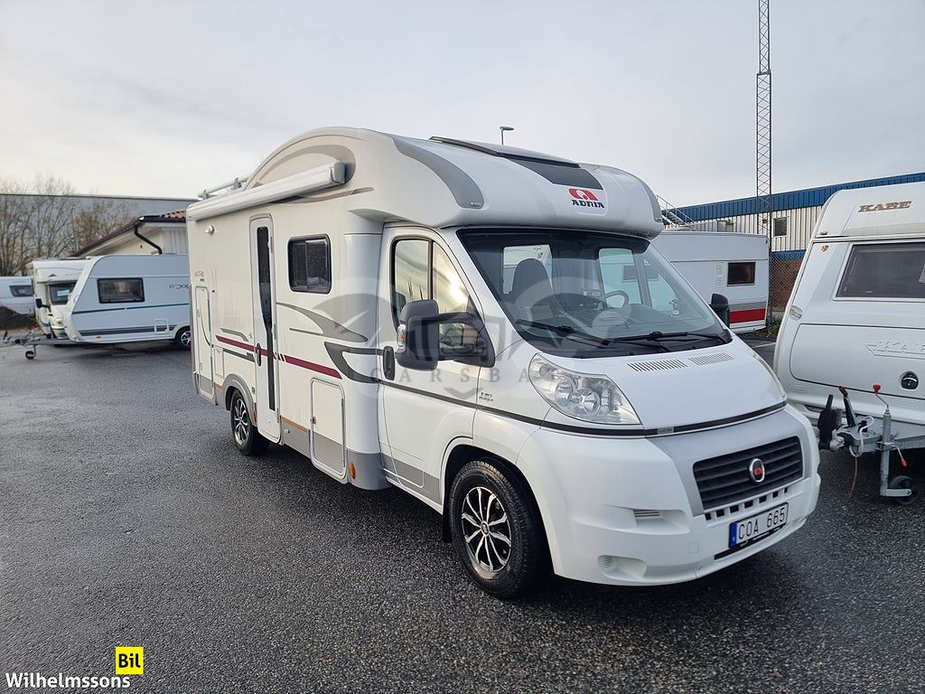 Adria matrix m 650sk ***5700mil**våningssäng 2011