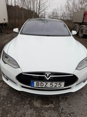 Tesla Model S 2015