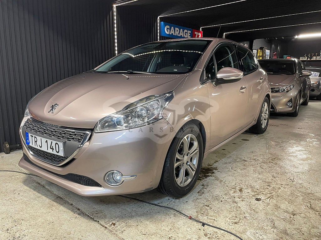 Peugeot 208 2012
