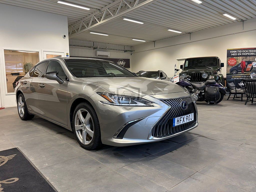 Lexus ES 2020