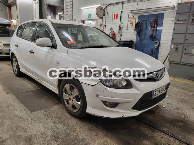 Hyundai i30 i 30 Monikäyttöajoneuvo (AF) 4ov 1582cm3 A 2011