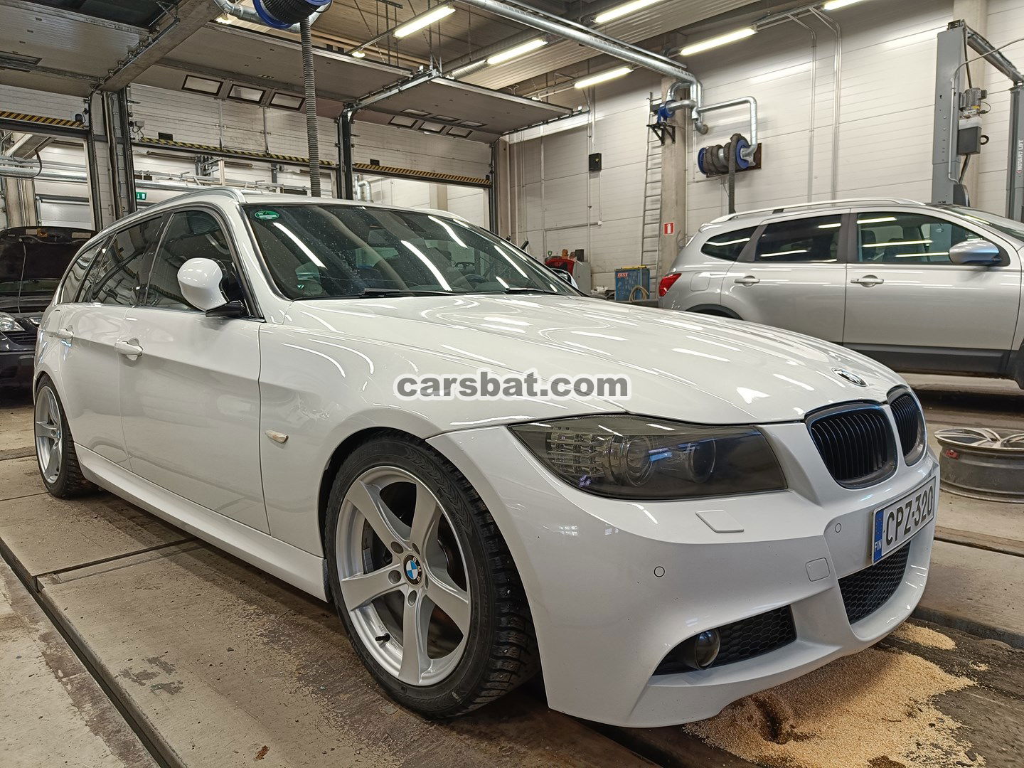 BMW 3 Series 330d 2011
