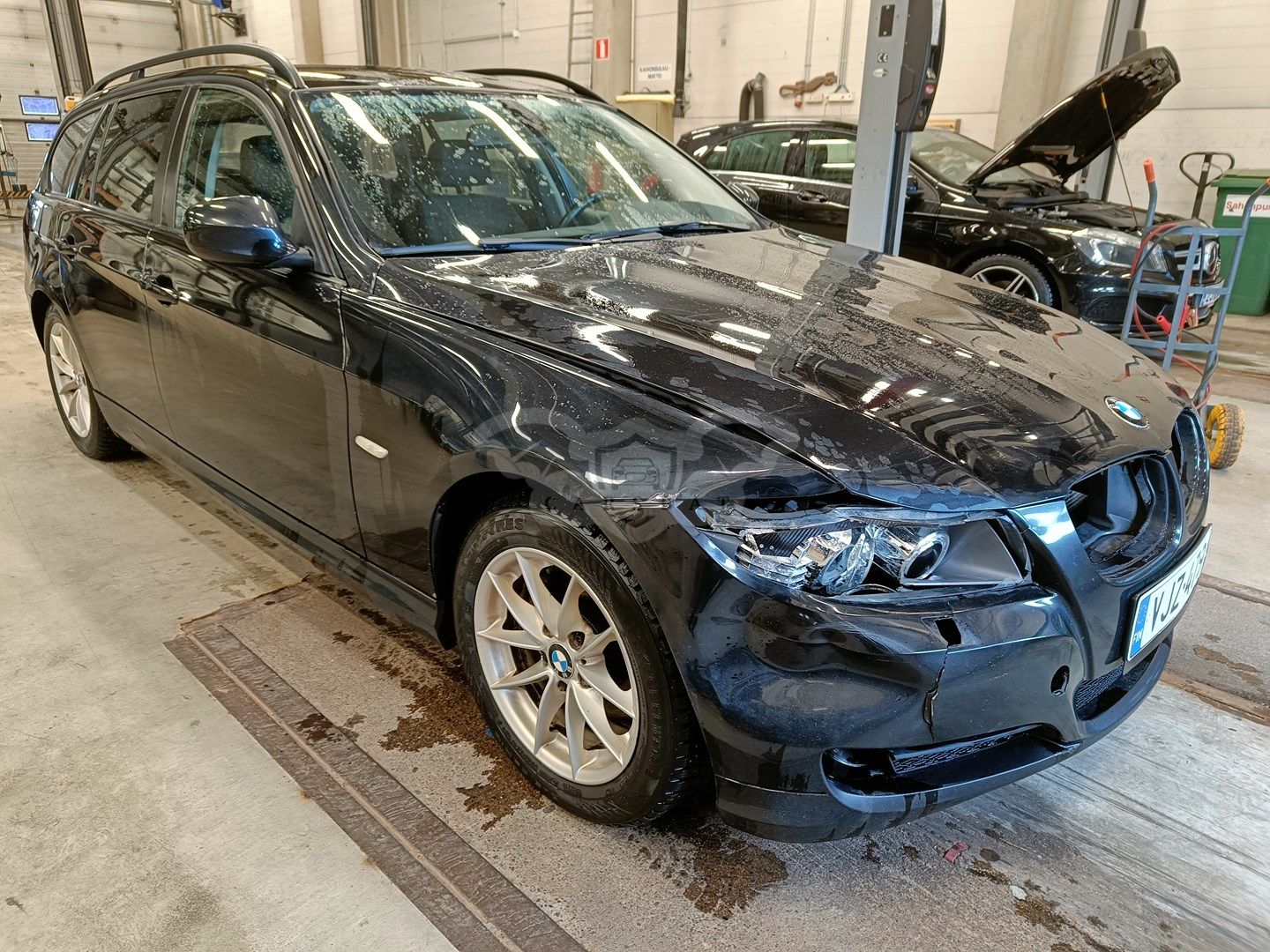 BMW 3 Series 318iA 2010