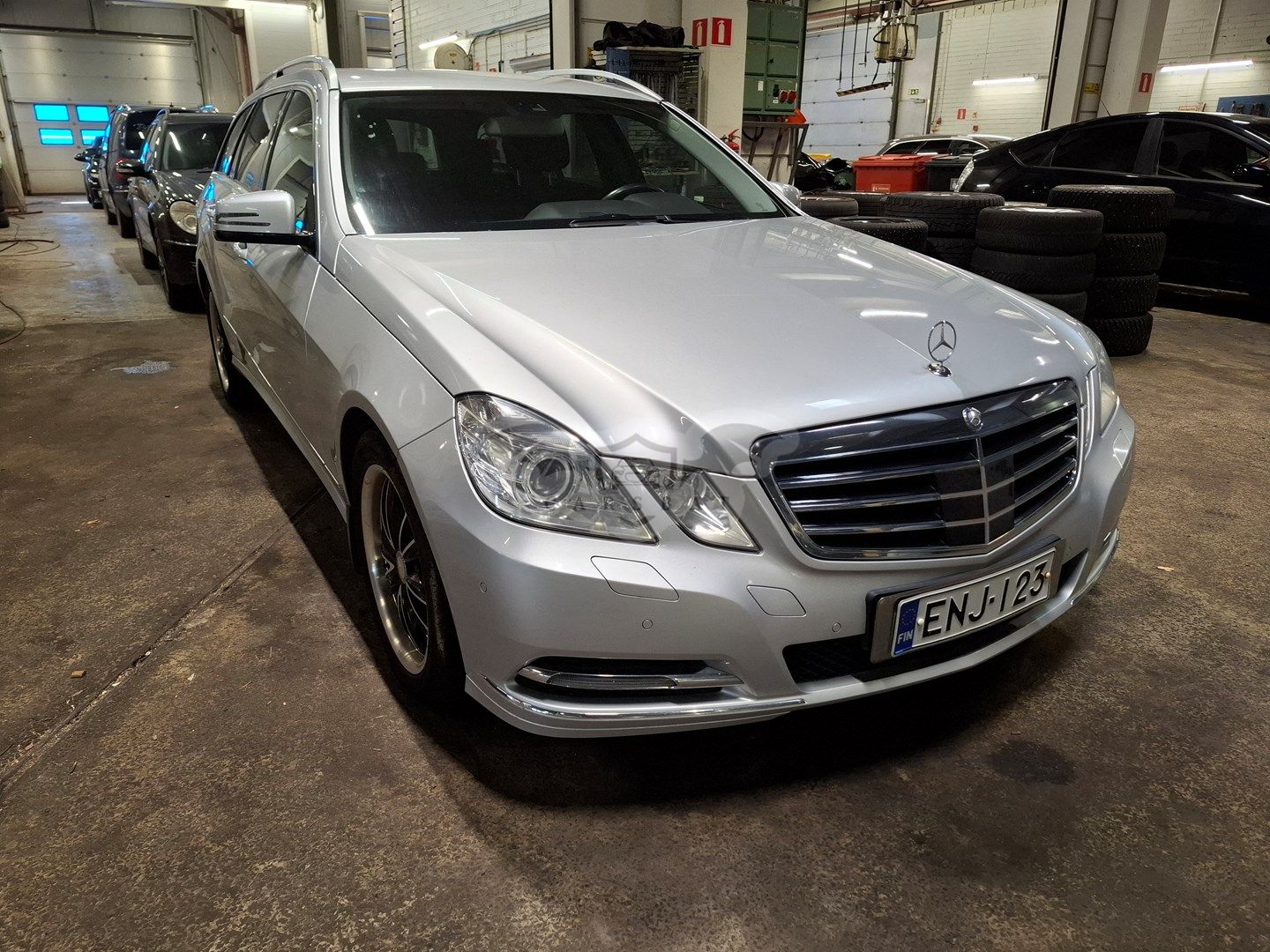 Mercedes-Benz E E 300 BLUETEC HYBRID 2012
