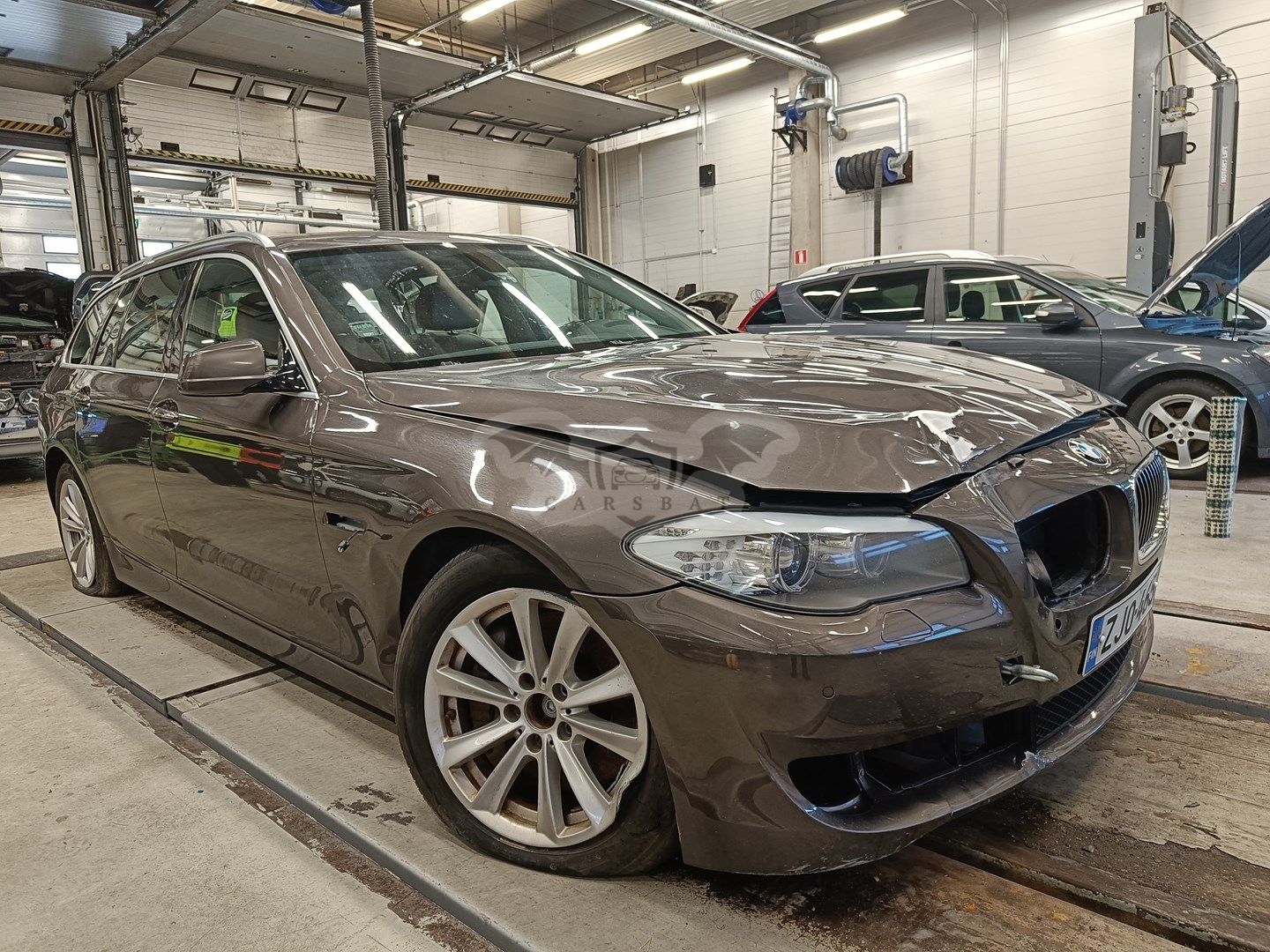 BMW 5 Series 530d xDRIVE 2011