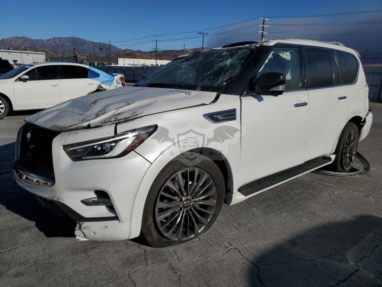 Infiniti QX80 LUXE 5.6L  8 2021