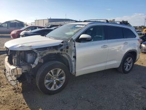 Toyota Highlander 3.5L 6 2015