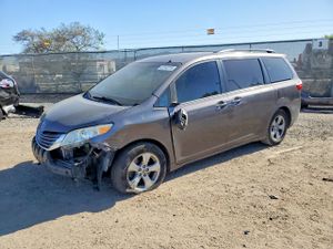 Toyota Sienna 3.5L 6 2015