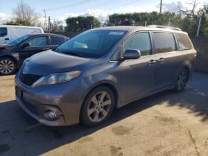 Toyota Sienna 3.5L 6 2011