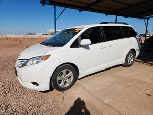 Toyota Sienna 3.5L 6 2015