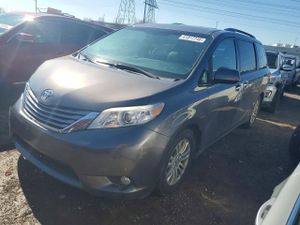 Toyota Sienna 3.5L 6 2015