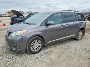 Toyota Sienna 3.5L 6 2015