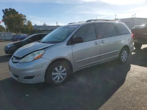 Toyota Sienna 3.5L 6 2010