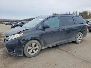Toyota Sienna 3.5L 6 2015