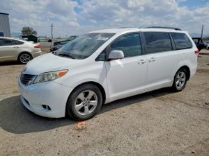 Toyota Sienna 3.5L 6 2012