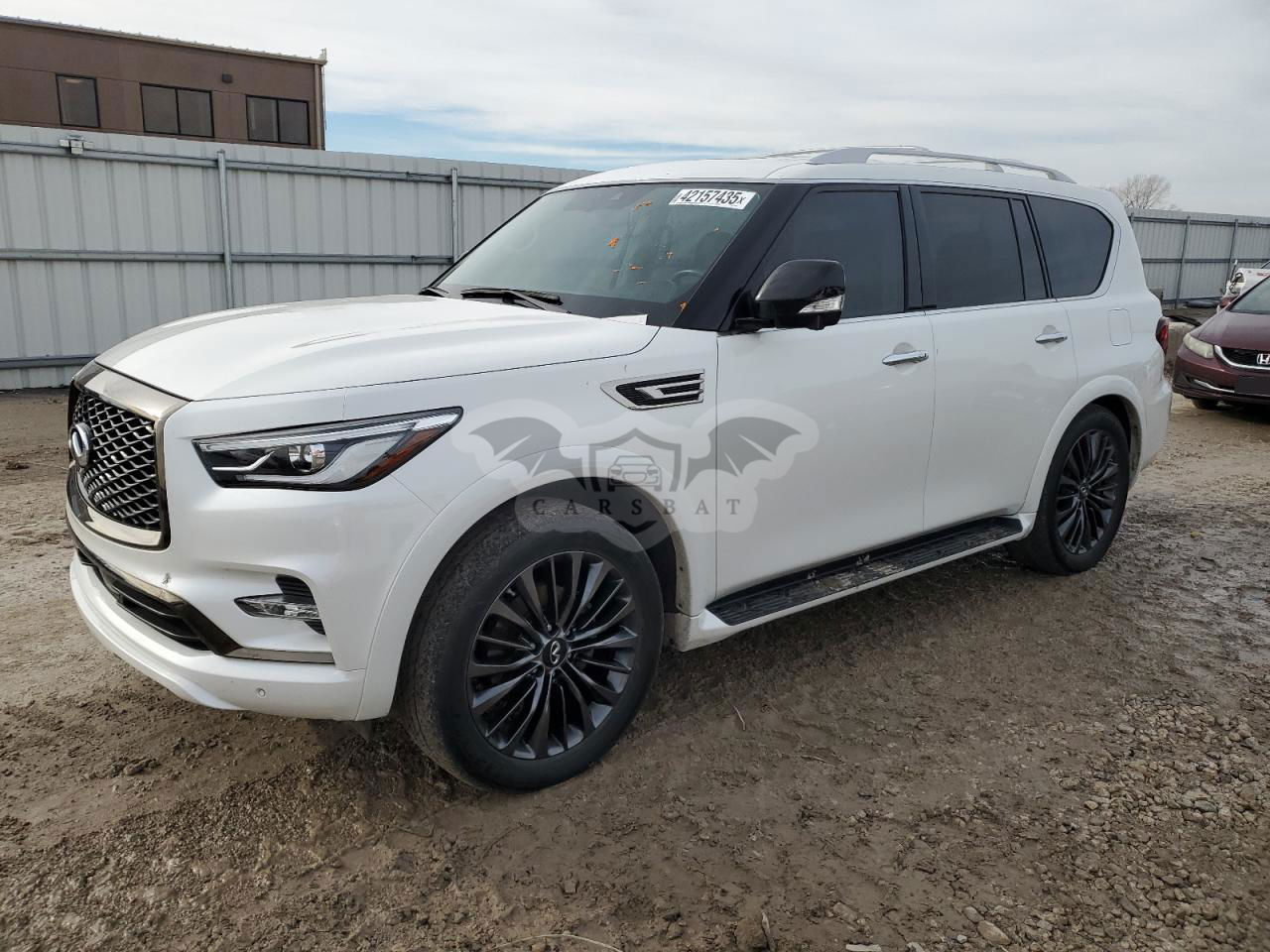 Infiniti QX80 LUXE 5.6L  8 2021