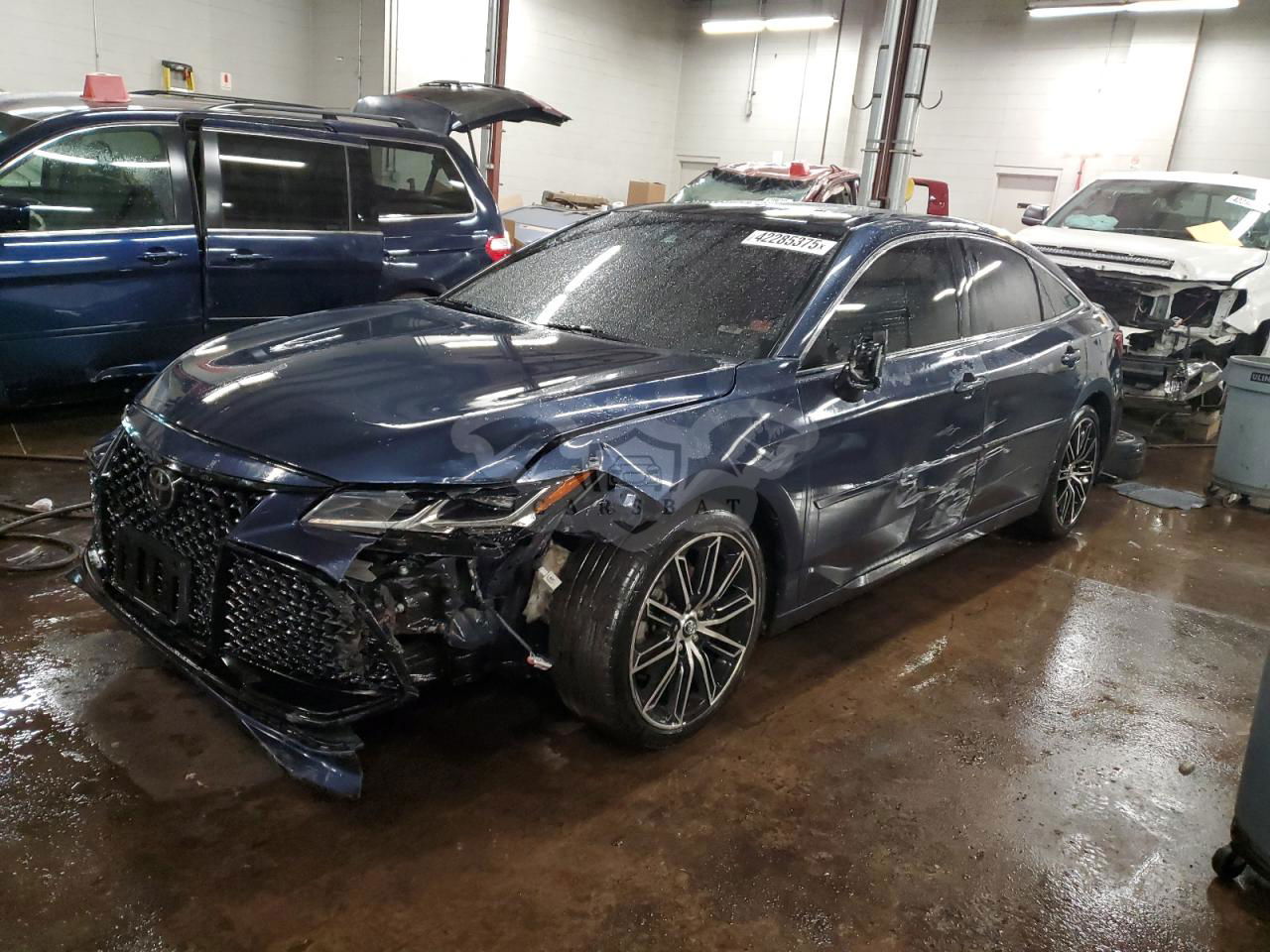 Toyota Avalon XLE 3.5L  6 2019