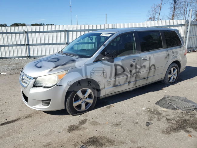 Volkswagen Routan SE 3.8L  6 2010