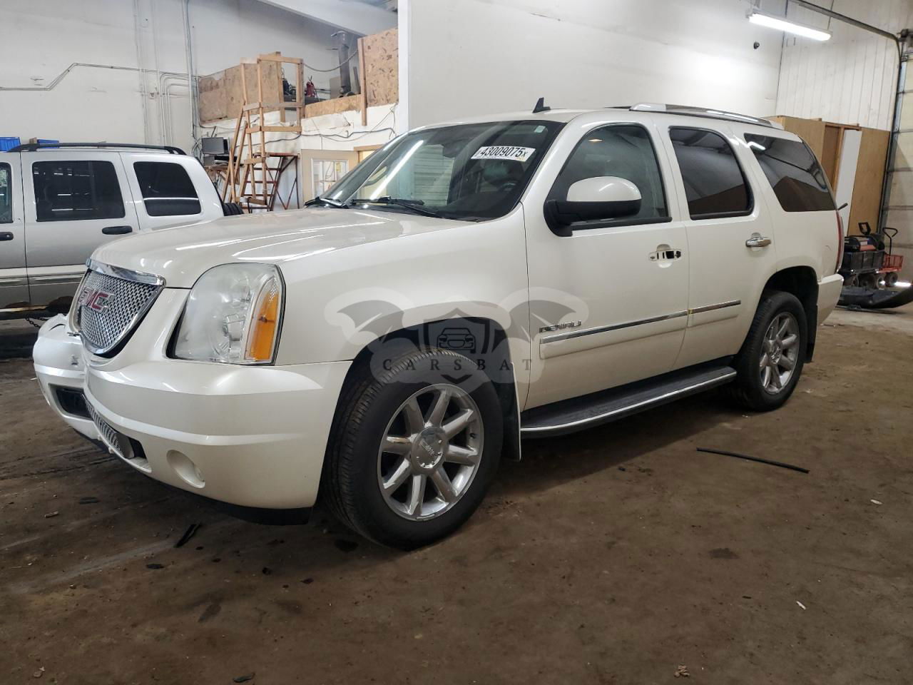 GMC Yukon DENALI 6.2L  8 2011