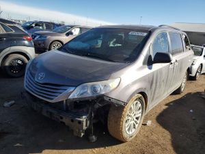 Toyota Sienna XLE 3.5L 6 2015