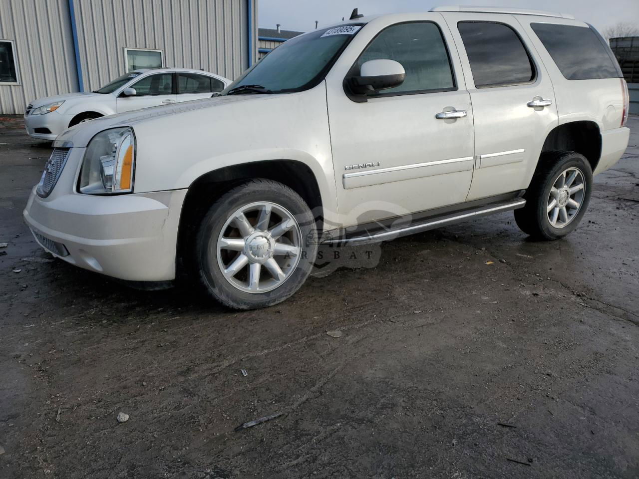 GMC Yukon DENALI 6.2L  8 2011