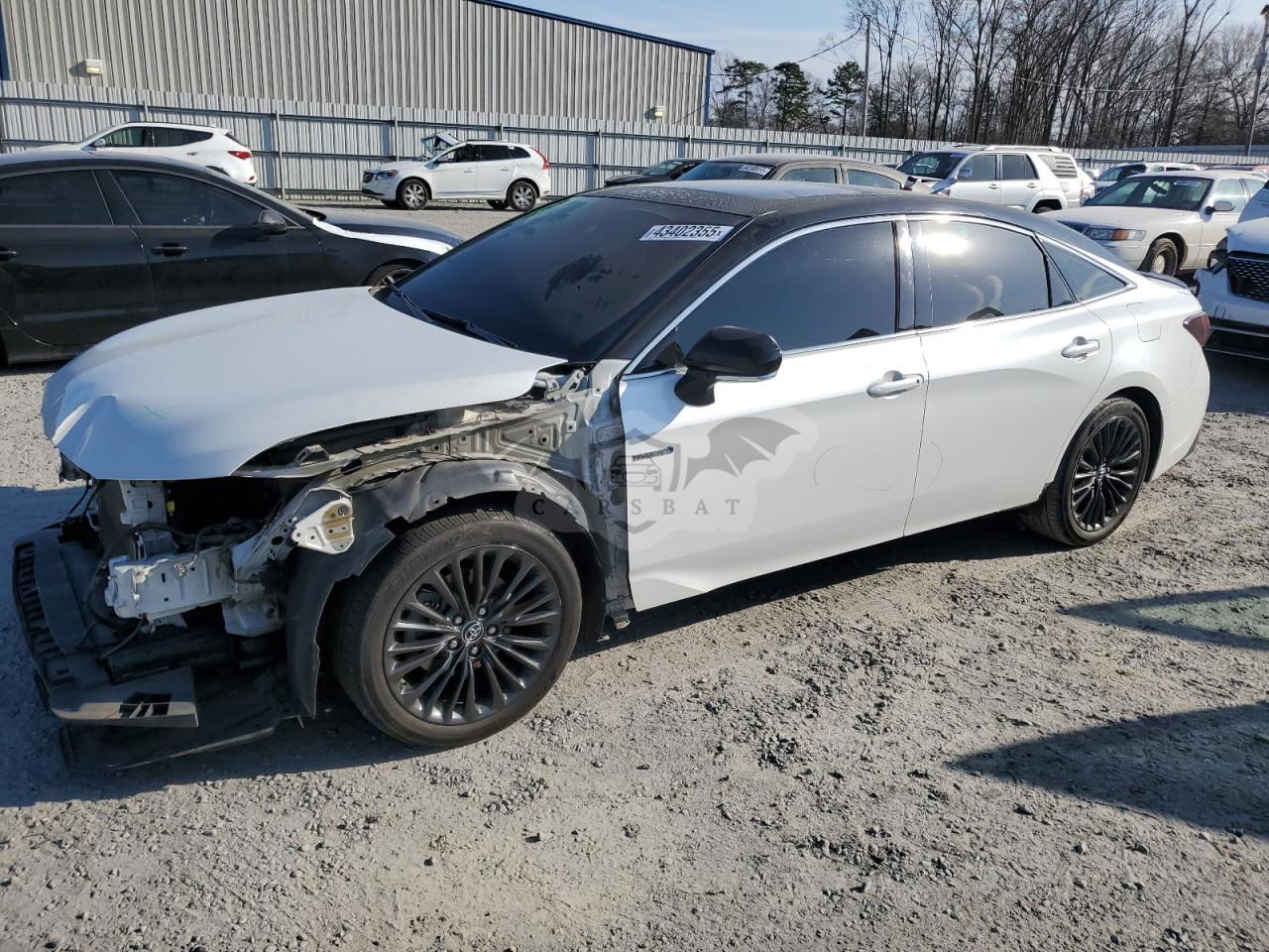 Toyota Avalon XLE 2.5L  4 2019