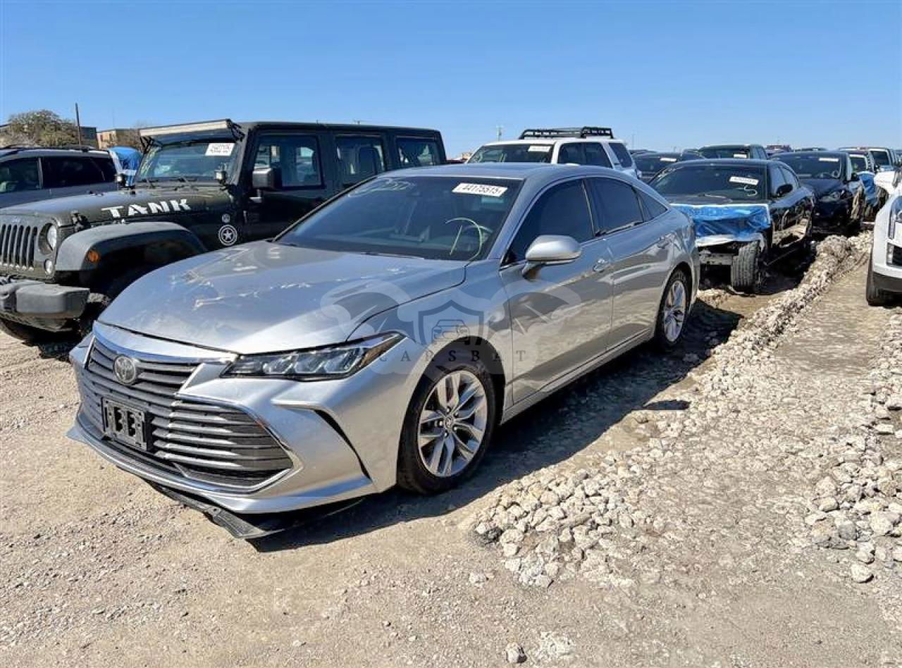 Toyota Avalon XLE 3.5L  6 2019