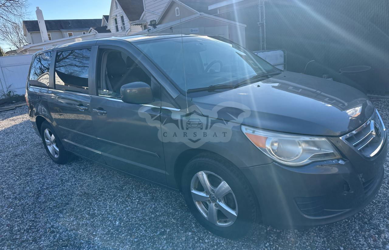 Volkswagen Routan SE 3.8L  6 2010