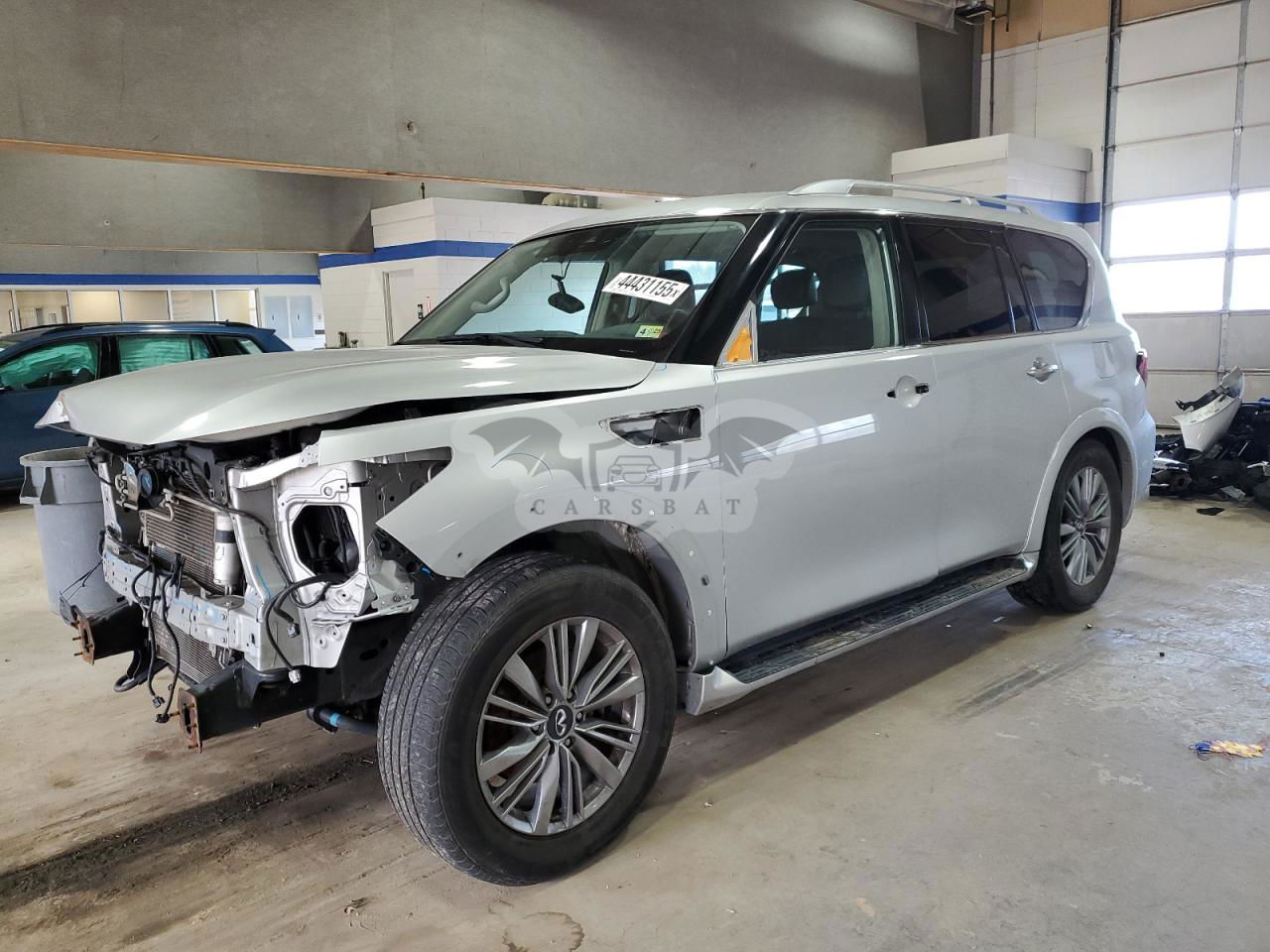 Infiniti QX80 LUXE 5.6L  8 2021