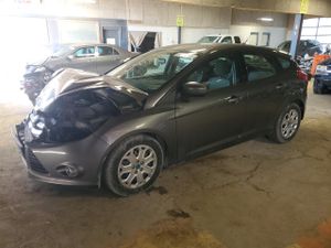 Ford Focus SE 2.0L 4 2012